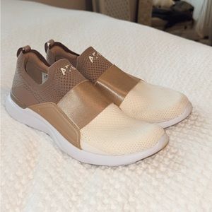 APL size 8 sneakers tech loom